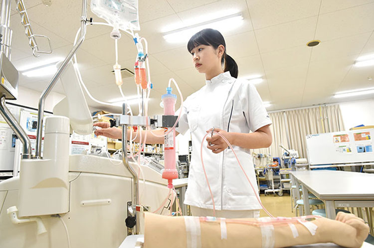 医療機器を操作、管理し、命を支える臨床工学技士