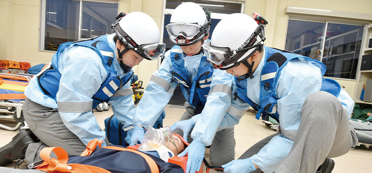 あらゆる人々の健康で幸福な生活を支援する看護師